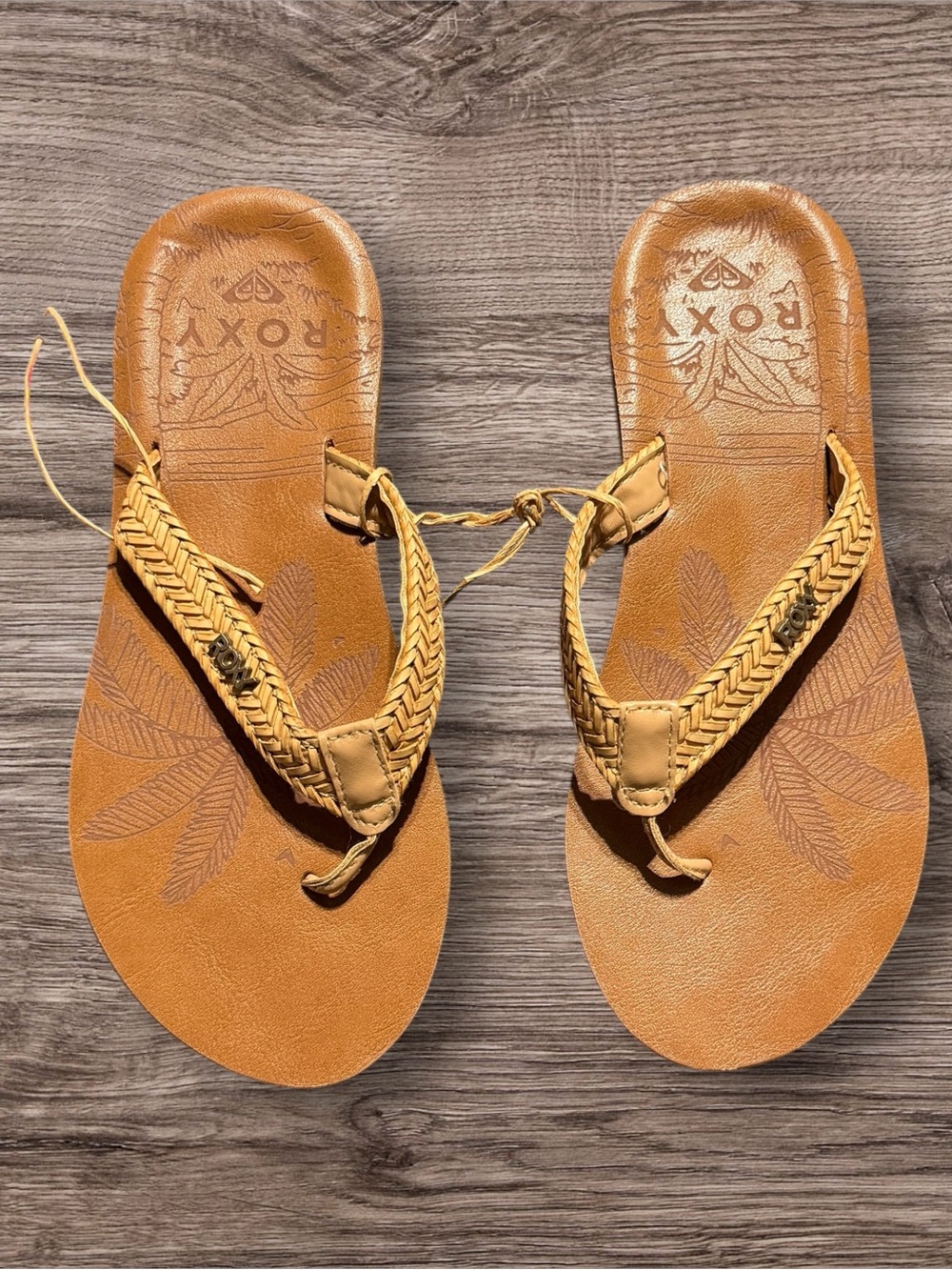 Girls Roxy Brown Flip Flops Size 6 - Picture 1 of 5